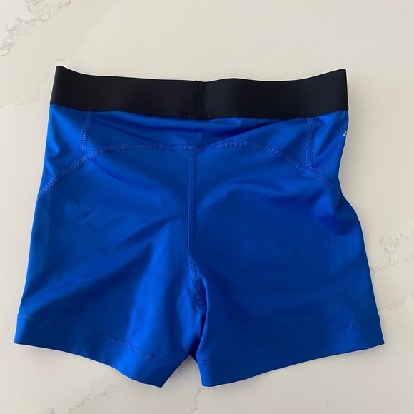 Selling - Picture 3 of 3